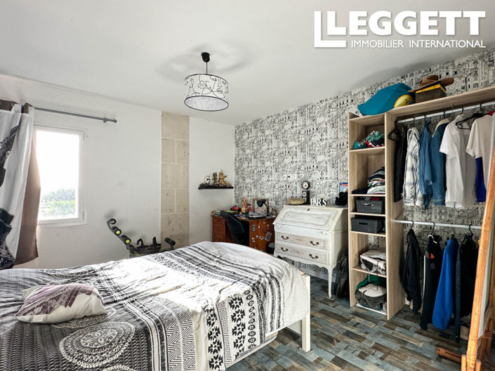 Image No.8-6 Bed House for sale