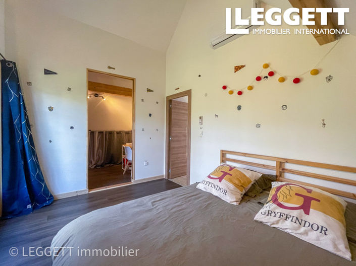 Image No.6-4 Bed House for sale