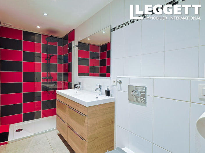 Image No.8-5 Bed House for sale