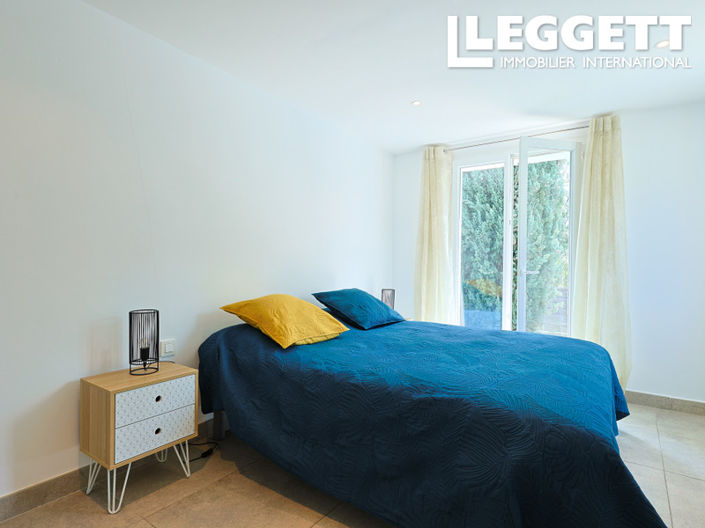 Image No.9-5 Bed House for sale