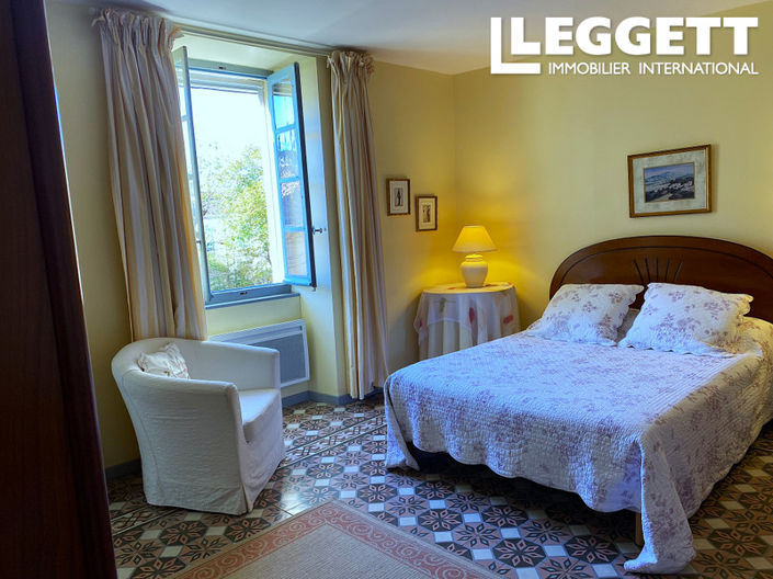 Image No.10-3 Bed House for sale