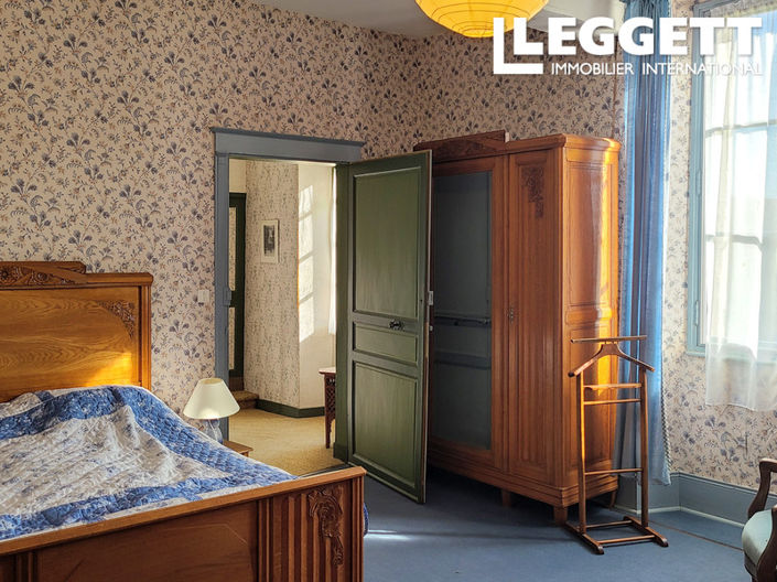 Image No.10-6 Bed House for sale