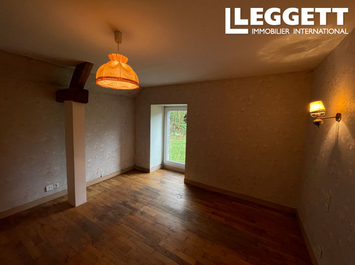 Image No.8-6 Bed House for sale