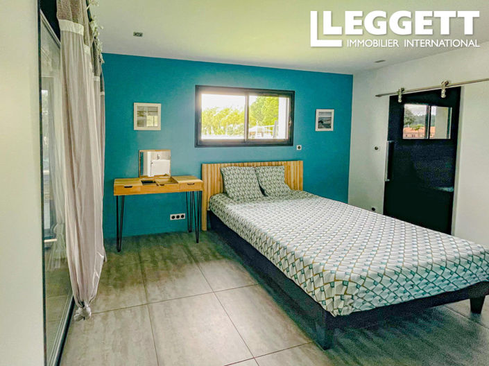 Image No.7-4 Bed House for sale