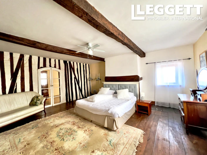 Image No.8-7 Bed House for sale