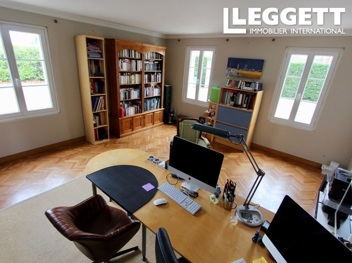 Image No.8-5 Bed House for sale