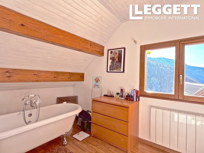 Image No.8-3 Bed House for sale