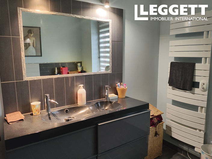 Image No.4-6 Bed House for sale