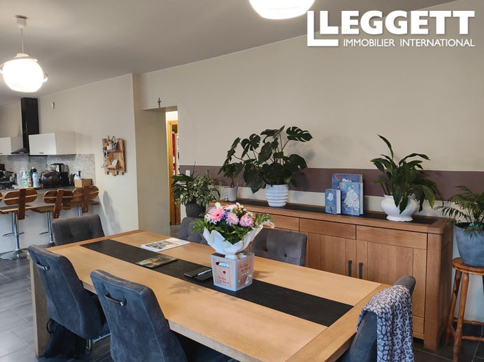 Image No.8-6 Bed House for sale