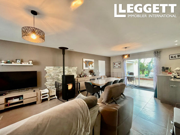 Image No.2-4 Bed House for sale