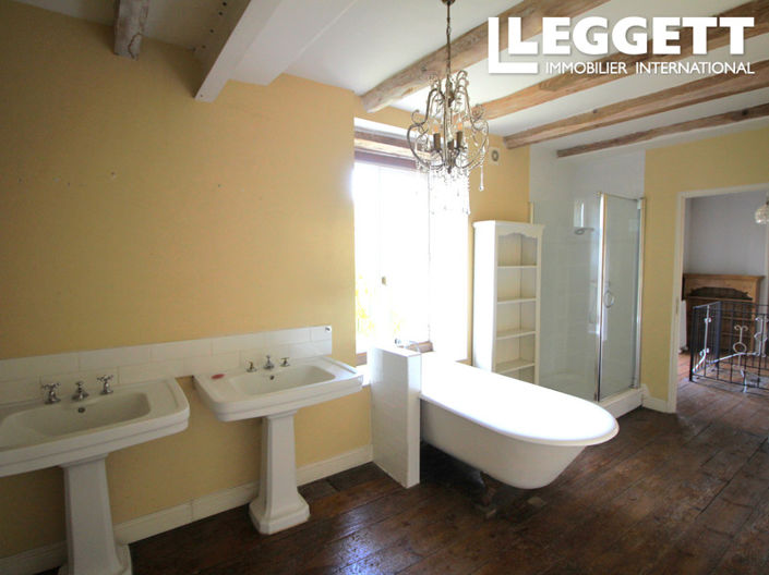 Image No.6-7 Bed House for sale