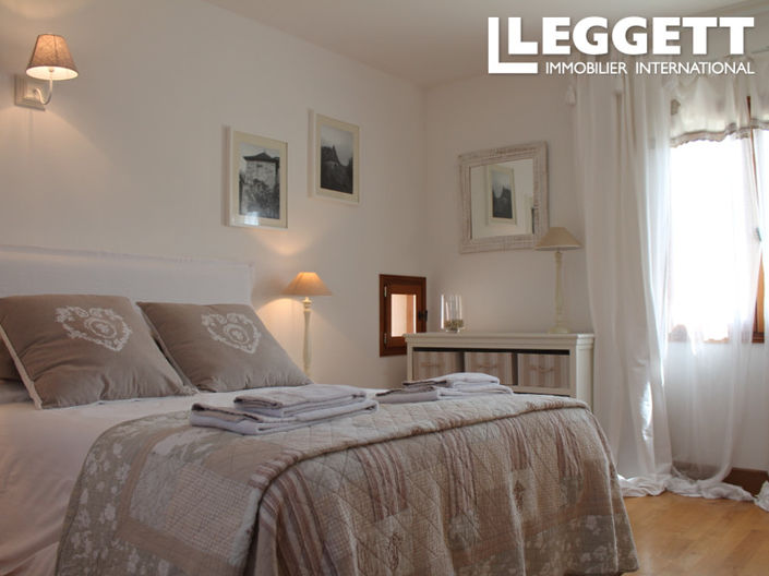 Image No.1-6 Bed Commercial for sale