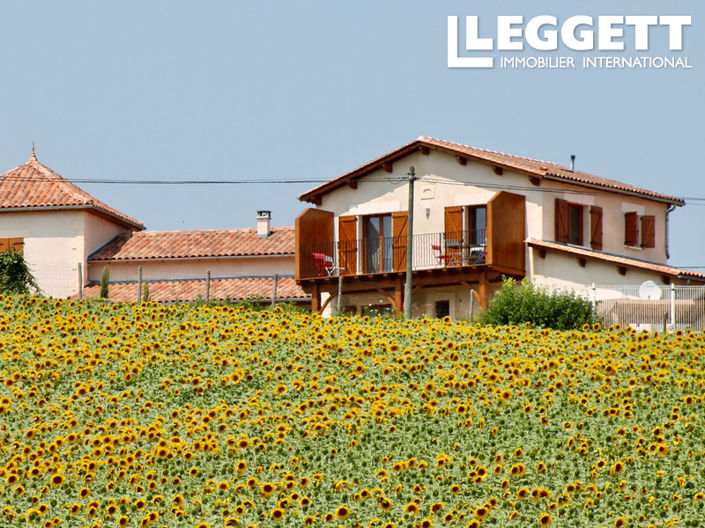 Image No.2-Commercial de 6 chambres à vendre à Aubeterre-sur-Dronne