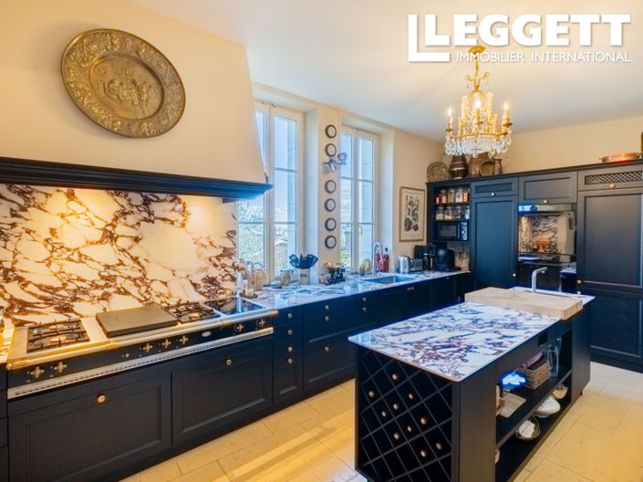 Image No.4-7 Bed Chateaux for sale