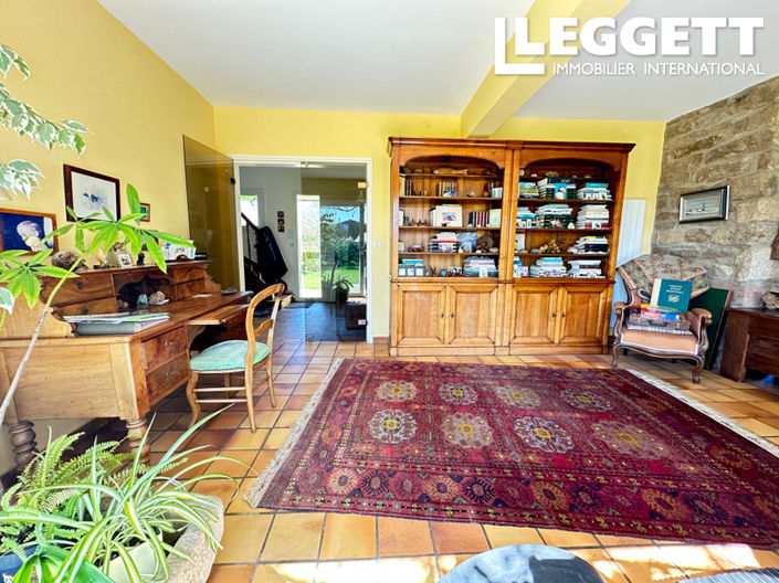 Image No.5-5 Bed House for sale