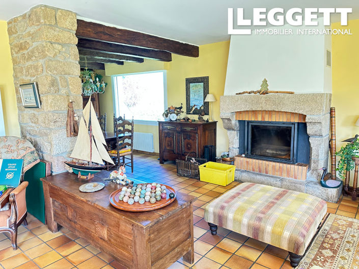 Image No.7-5 Bed House for sale