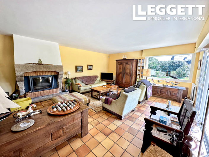 Image No.8-5 Bed House for sale