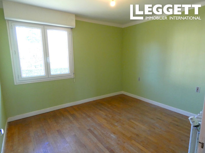 Image No.8-6 Bed House for sale