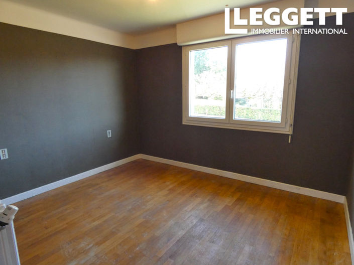 Image No.9-6 Bed House for sale