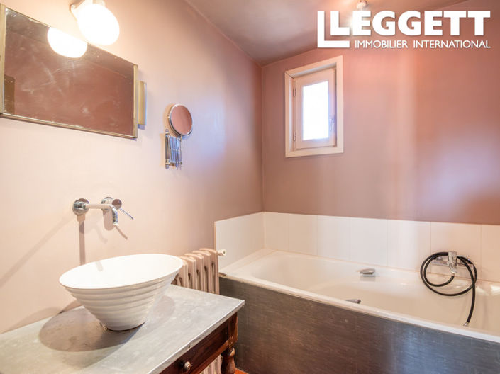 Image No.10-6 Bed House for sale