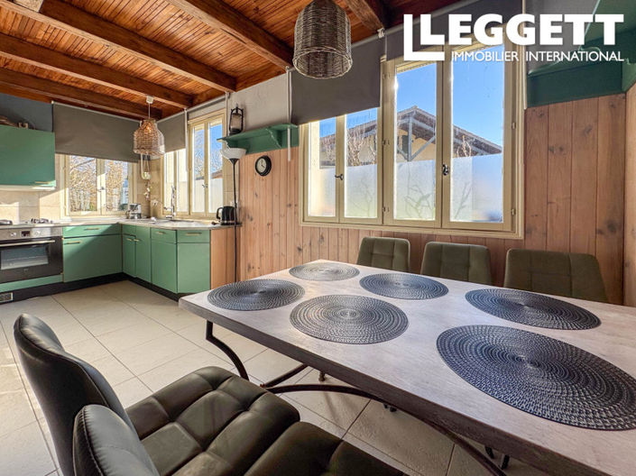 Image No.10-Commercial de 4 chambres à vendre à Montfermier