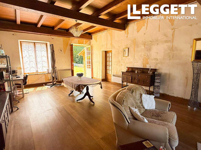 Image No.8-8 Bed House for sale