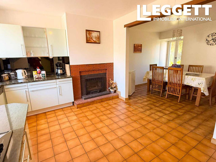 Image No.9-8 Bed House for sale