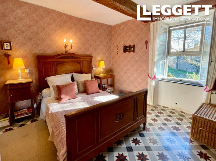 Image No.5-6 Bed House for sale