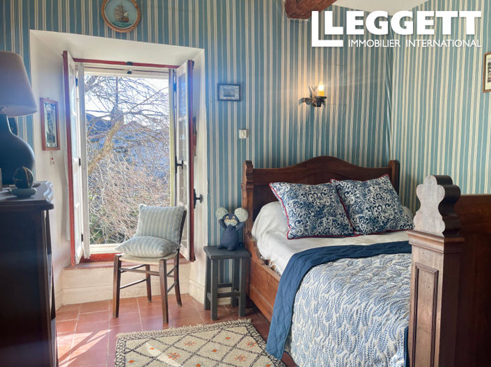 Image No.6-6 Bed House for sale