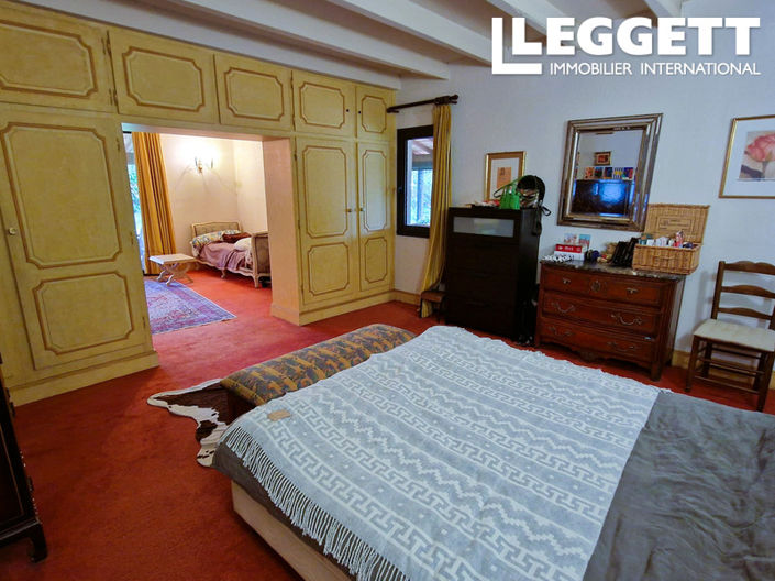 Image No.9-6 Bed House for sale