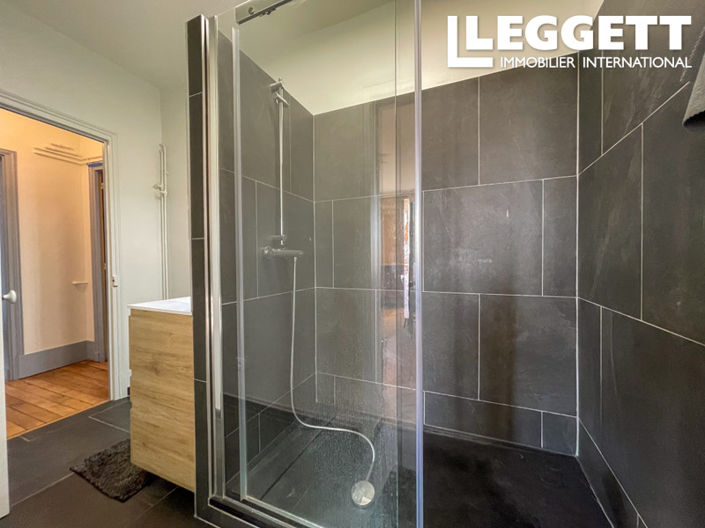 Image No.8-7 Bed House for sale