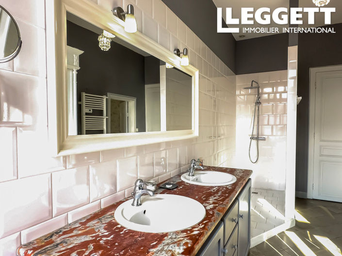 Image No.4-9 Bed House for sale