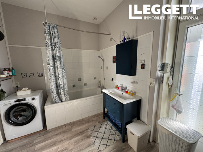 Image No.8-5 Bed House for sale