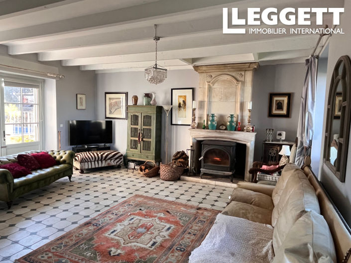 Image No.7-6 Bed House for sale