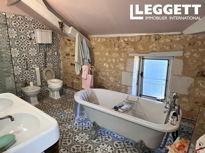 Image No.9-6 Bed House for sale