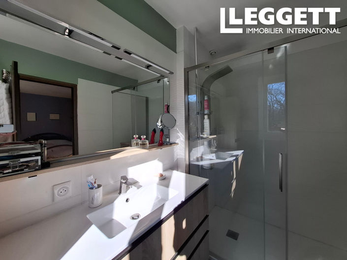 Image No.8-3 Bed House for sale