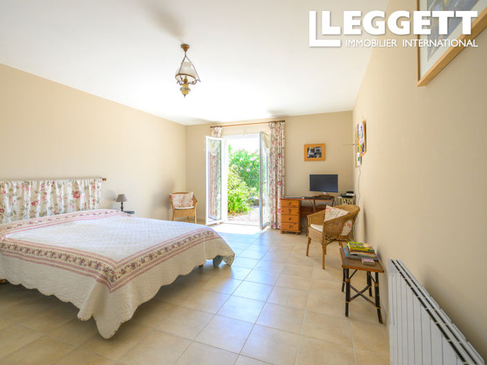 Image No.6-5 Bed House for sale