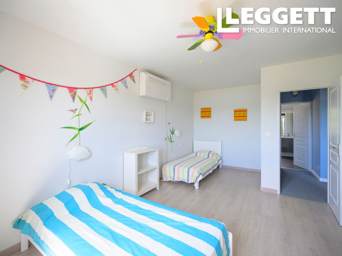 Image No.7-5 Bed House for sale