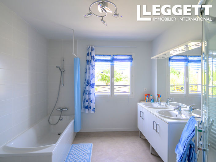 Image No.9-5 Bed House for sale