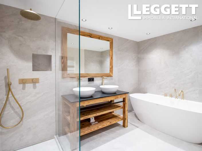 Image No.10-5 Bed House for sale