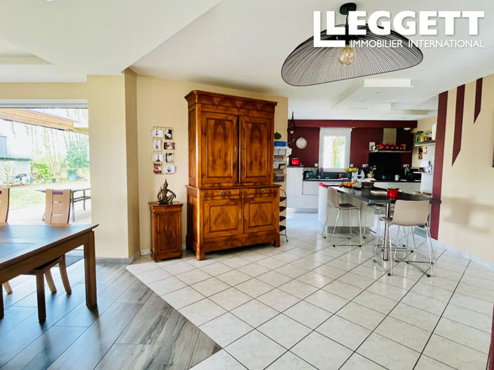 Image No.5-7 Bed House for sale