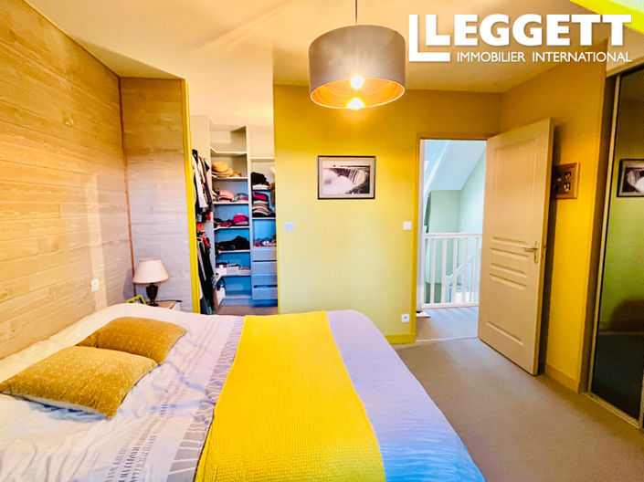 Image No.8-7 Bed House for sale