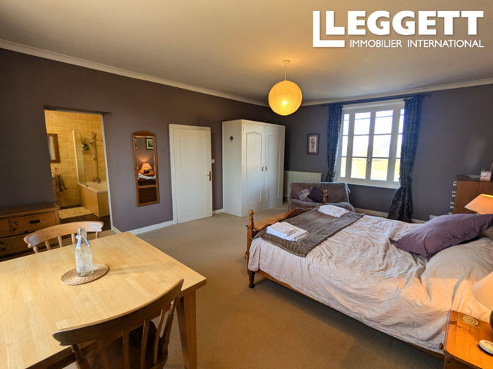 Image No.8-5 Bed House for sale