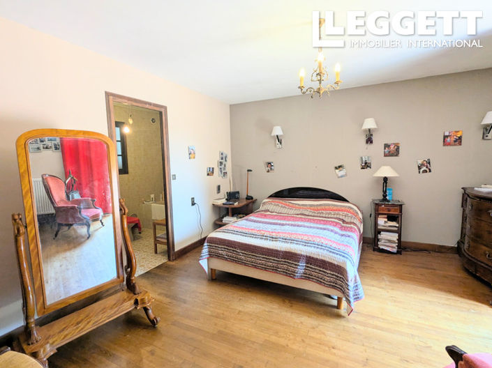 Image No.7-6 Bed House for sale