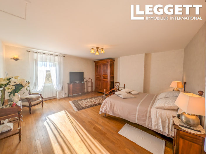 Image No.7-5 Bed House for sale