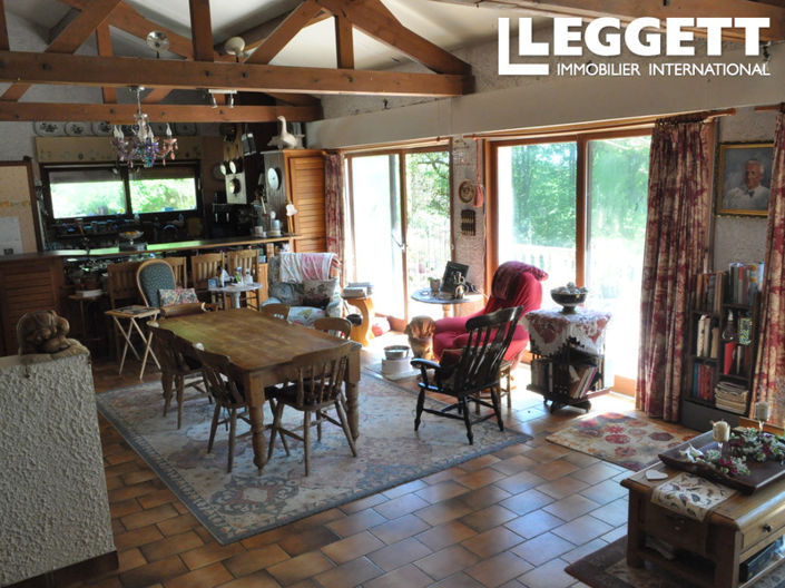 Image No.2-4 Bed House for sale