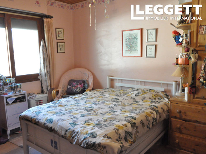 Image No.8-4 Bed House for sale