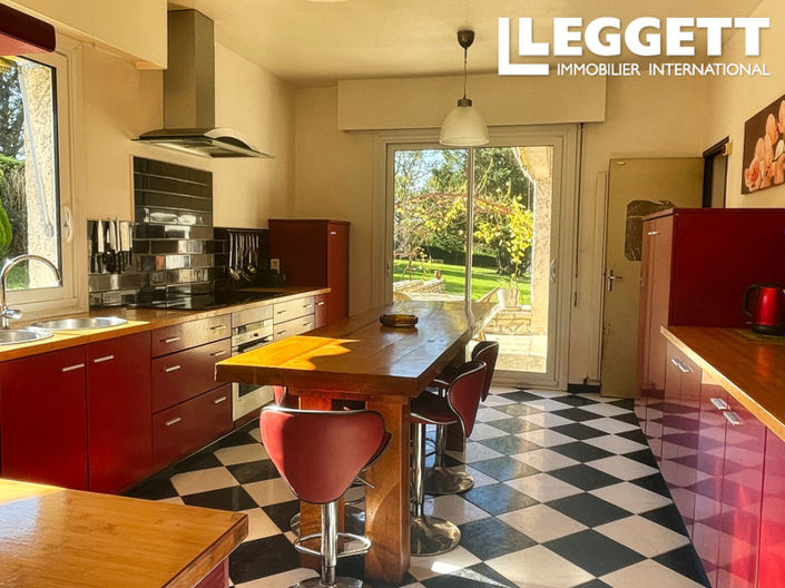 Image No.6-4 Bed House for sale