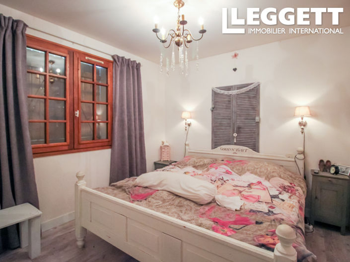 Image No.10-3 Bed House for sale