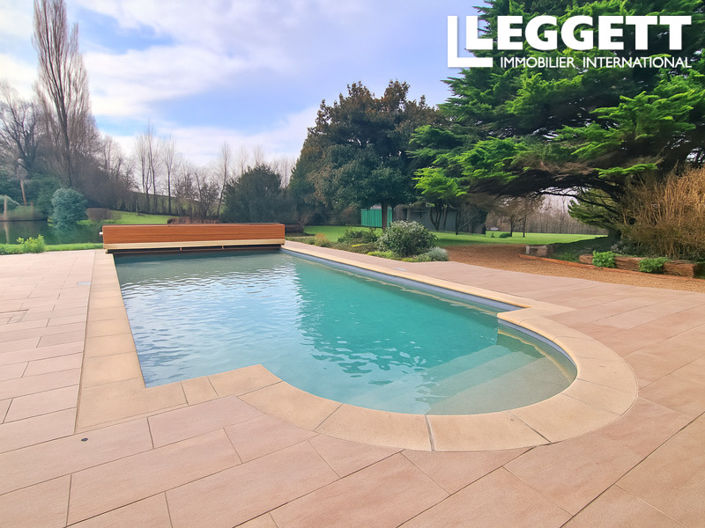 Image No.8-6 Bed House for sale